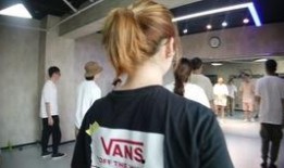 八卦爆料直播女的视频,直播女神秘视频引发热议，真相竟如此惊人！