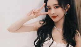 女主穿到娱乐圈吃瓜,女主的吃瓜日常